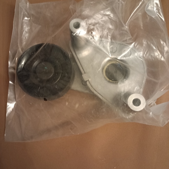 Genuine 2002-2006 Hyundai Tiburon belt tensioner pulley pully 25281 37120 - Picture 3 of 6